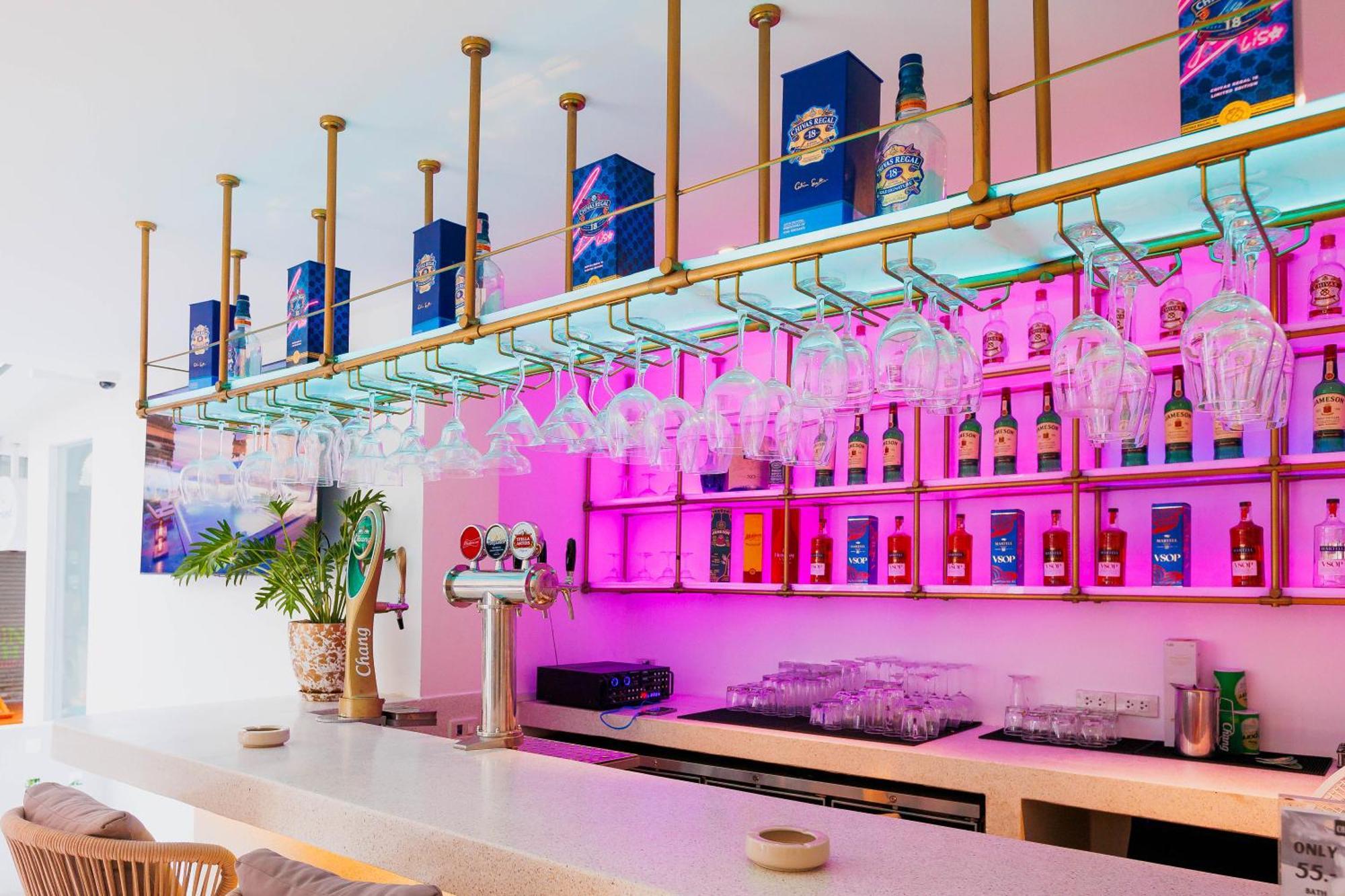 The One Bay Breeze Hotel Патая Екстериор снимка