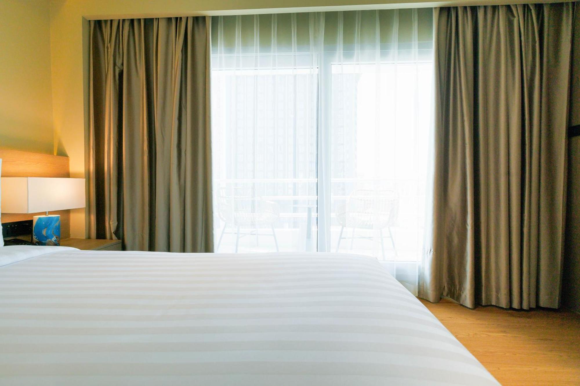 The One Bay Breeze Hotel Патая Екстериор снимка